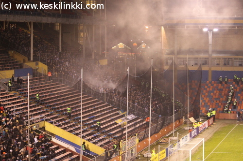 IFK fanikatsomo savuaa