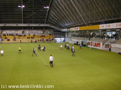 Miehi&auml; boksissa