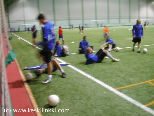 FC H&auml;meenlinna verryttelee