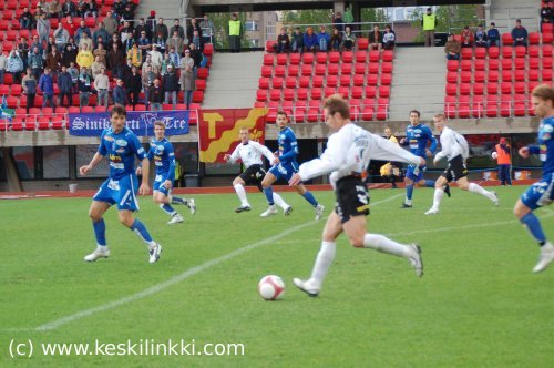 Toni Lehtinen hy&ouml;kk&auml;&auml;